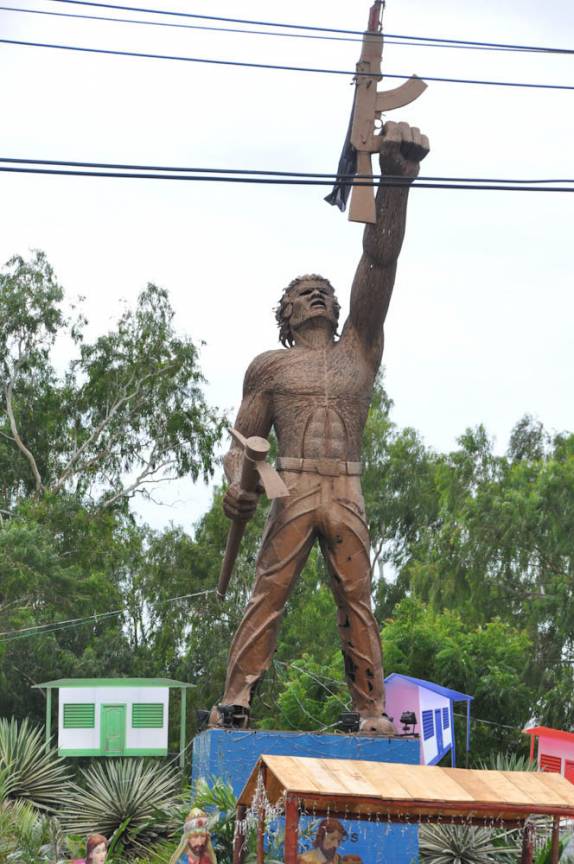 Estátua de revolucionário em Manágua, capital da Nicarágua